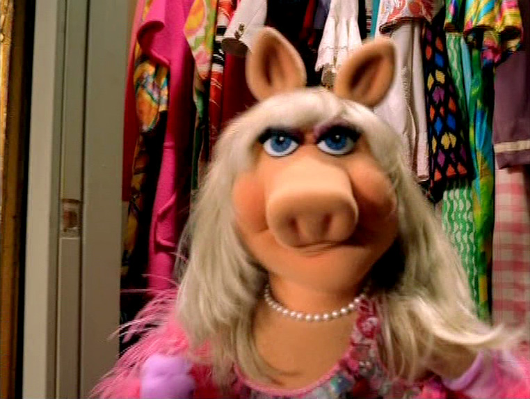 Miss Piggy looking irritated or angry